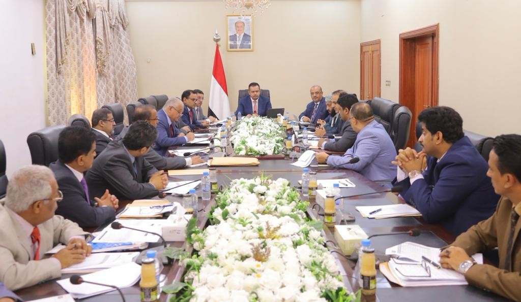 رئيس مجلس الوزراء خلال الاجتماع