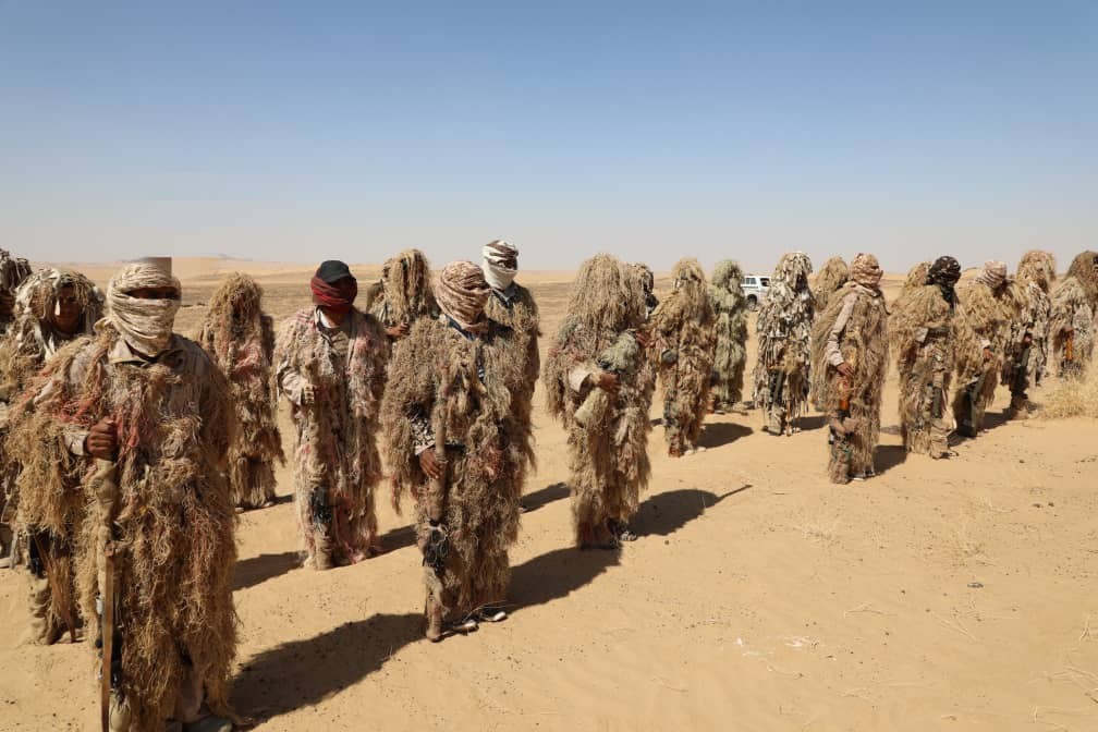 وزير الدفاع خلال الاستعراض القتالي