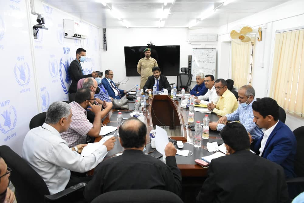 نائب وزير النقل خلال الاجتماع