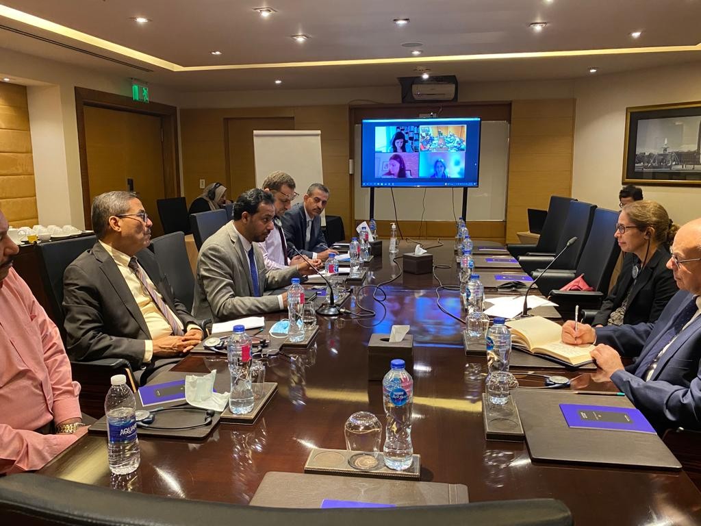 وزير التربية والتعليم خلال اللقاء