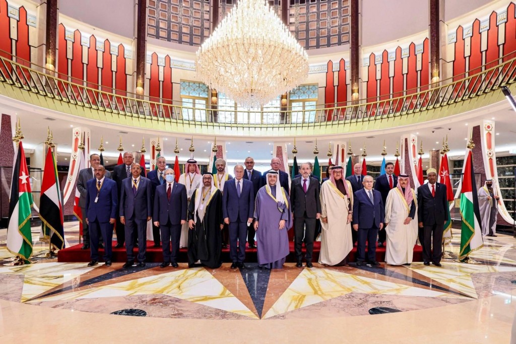وزير الخارجية خلال الاجتماع التشاوري