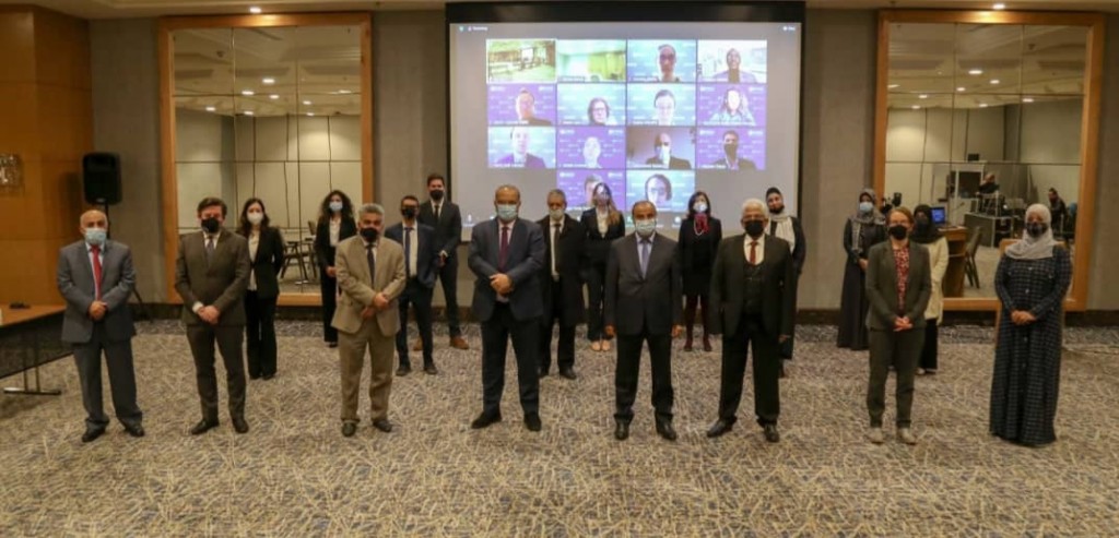 وزيرا التخطيط والمالية خلال الاجتماع