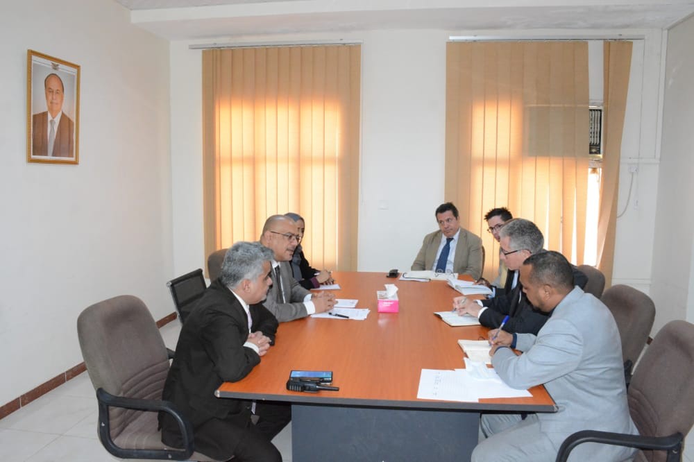 وزير التخطيط خلال لقائه ممثل اليونيسيف بلادنا