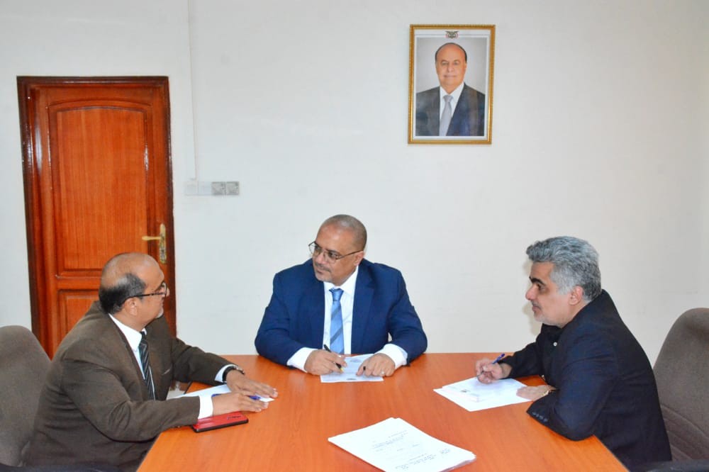 وزير التخطيط خلال اللقاء