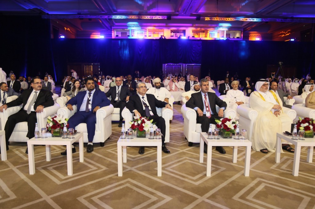 وزير الكهرباء خلال الاجتماع