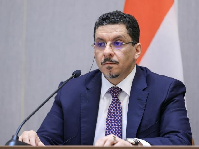 وزير الخارجية خلال التصريح الصحفي