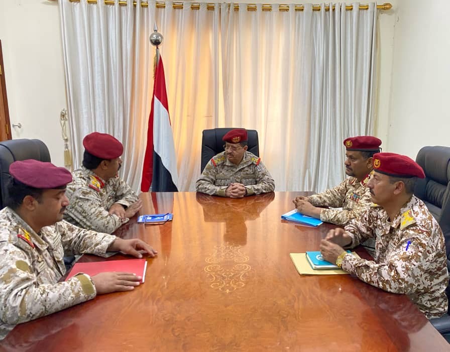 وزير الدفاع خلال اللقاء