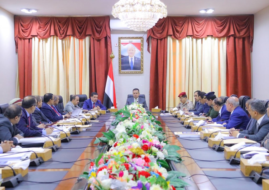 رئيس الوزراء خلال الاجتماع