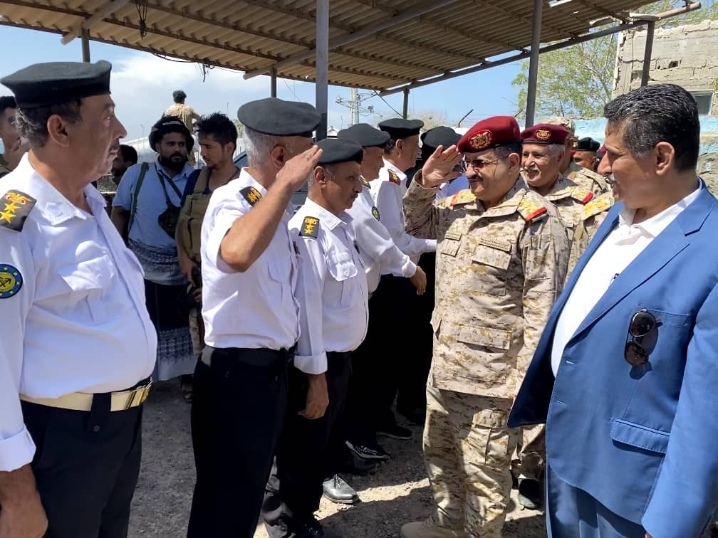وزير الدفاع خلال زيارته التفقدية