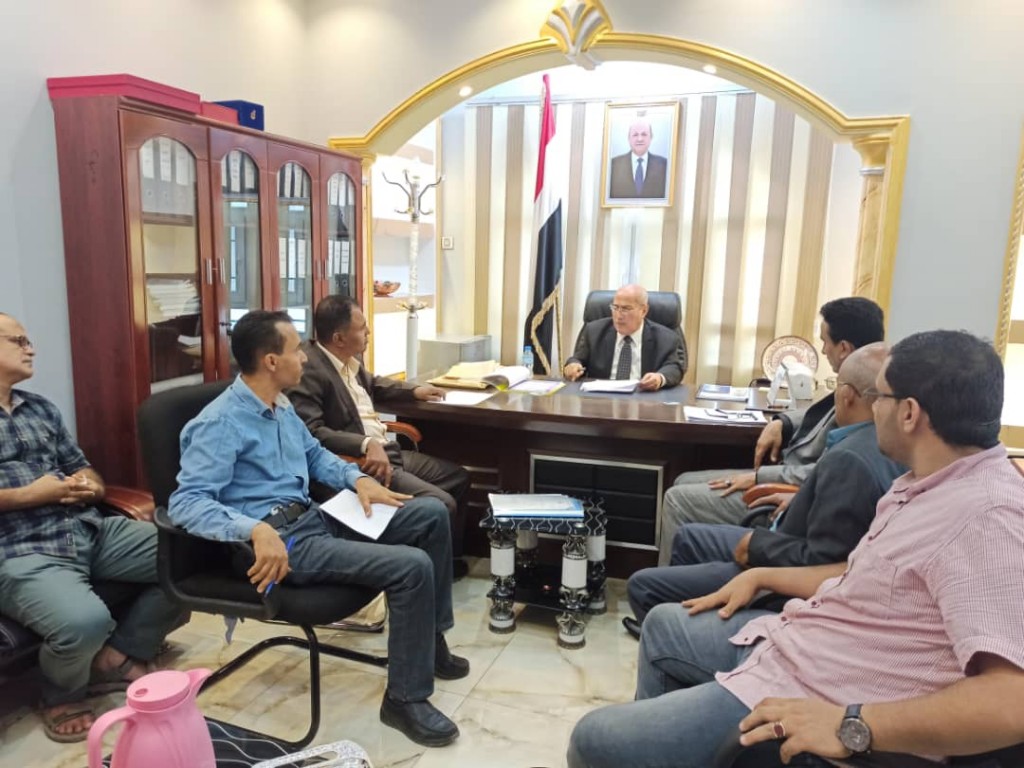 وزير الإدارة المحلية خلال اللقاء