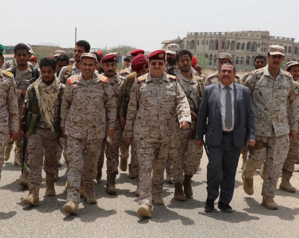 وزير الدفاع خلال الزيارة التفقدية