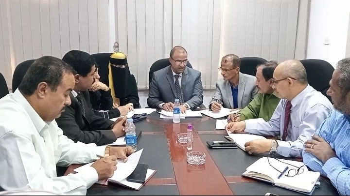 وزير الشؤون الإجتماعية والعمل