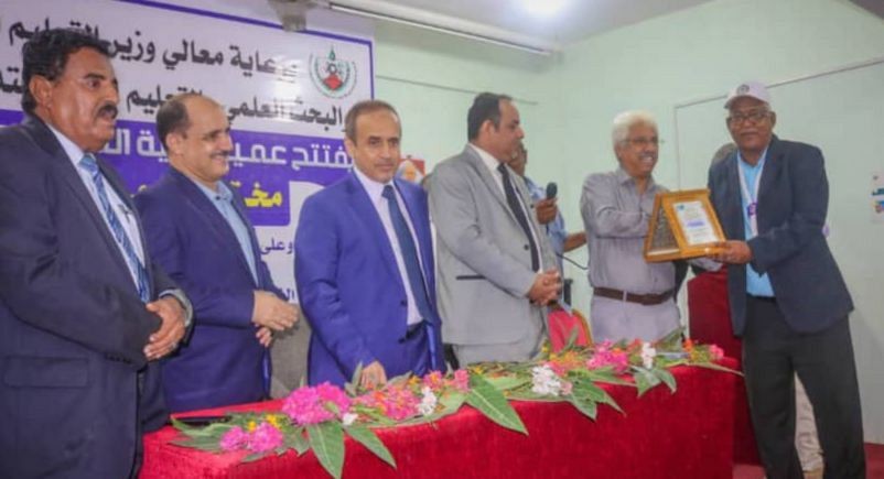 وزير التعليم العالي خلال الافتتاح