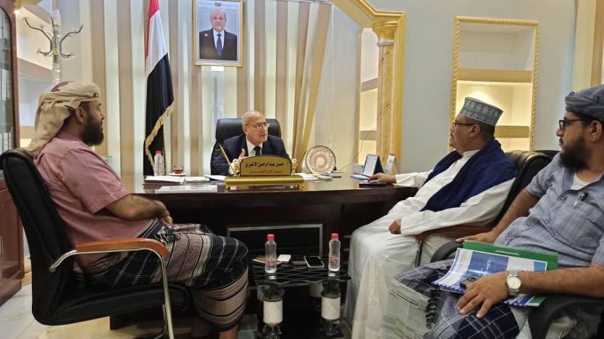 وزير الإدارة المحلية خلال اللقاء