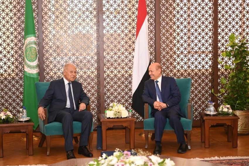 الرئيس رشاد العليمي يدعو إلى دور عربي فاعل لمناصرة الشعب اليمني ومواجهة التحديات