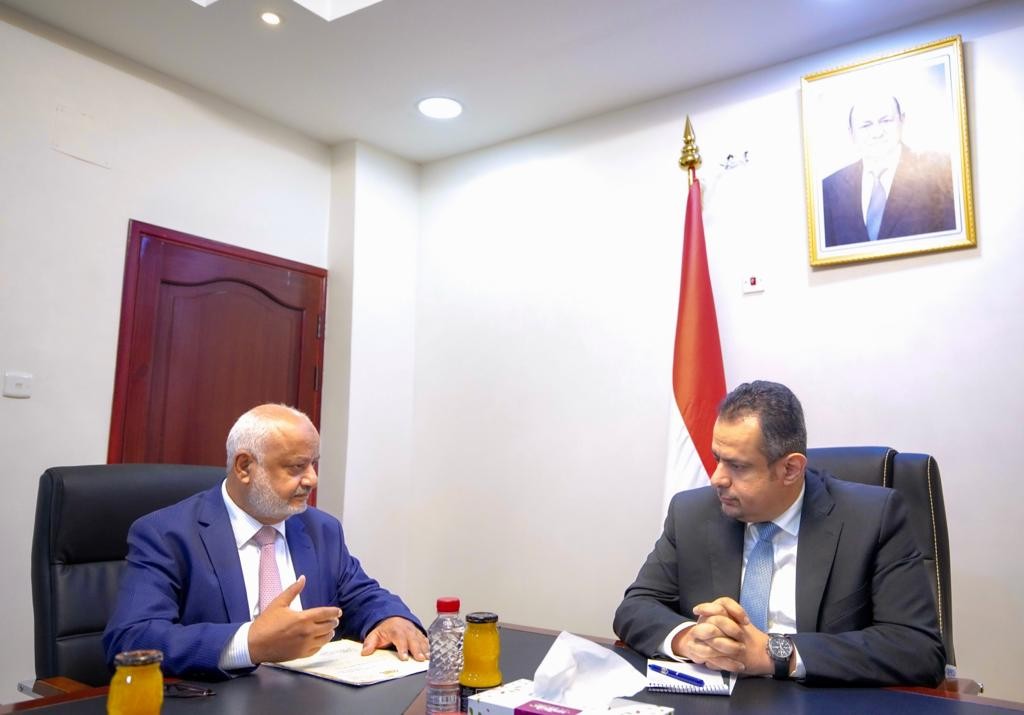 رئيس الوزراء يطلع على الأوضاع الخدمية والمعيشية بمحافظة الحديدة