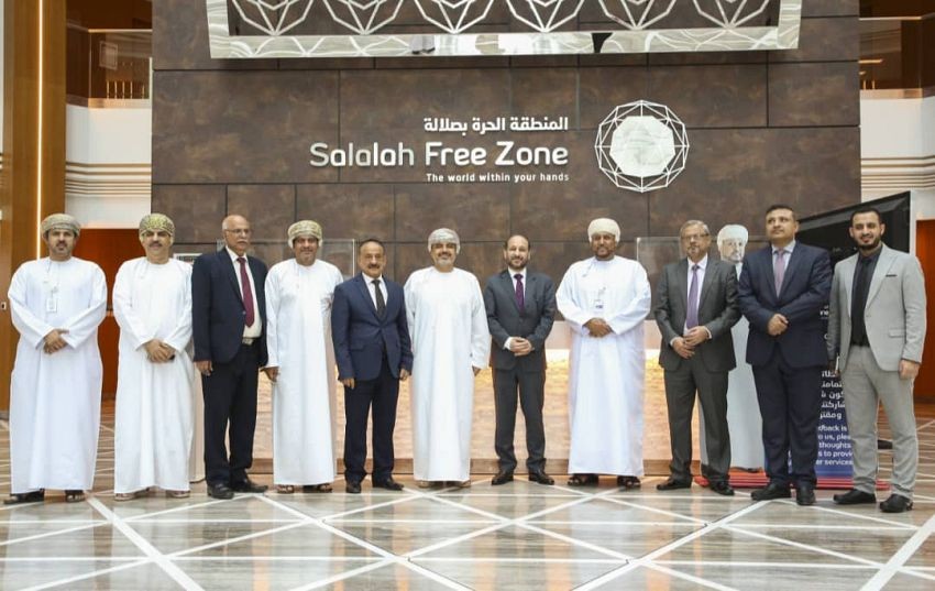 وزير الاتصالات خلال الزيارة