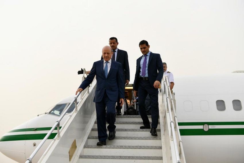 فخامة الرئيس لدى عودته أرض الوطن