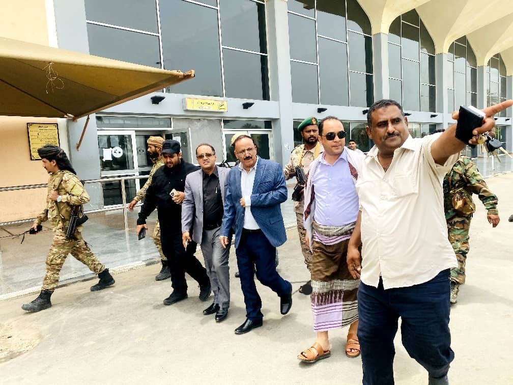 وزير النقل خلال الزيارة