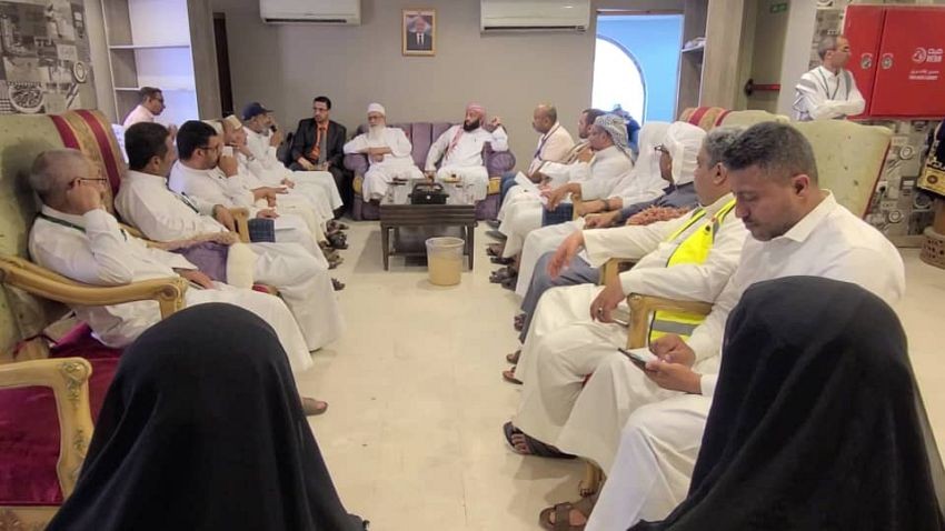 وزير الأوقاف خلال الاجتماع