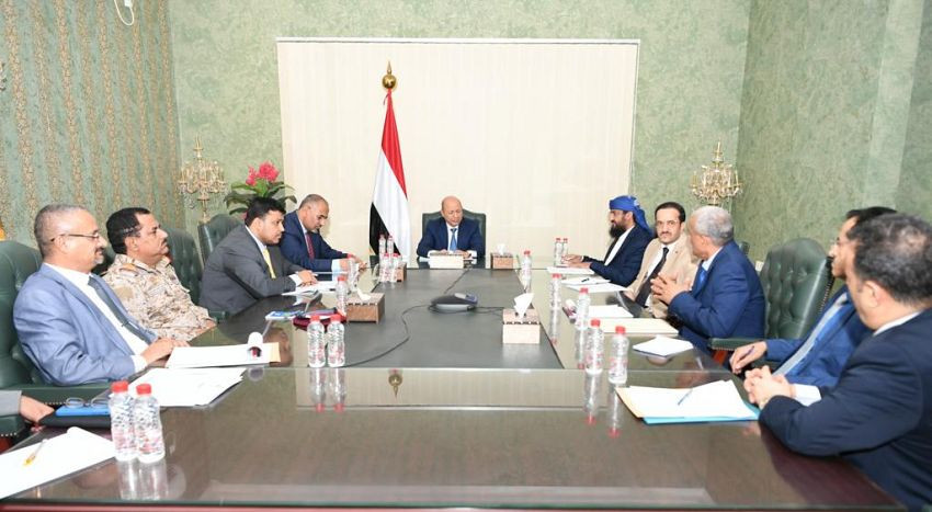 رئيس مجلس القيادة الرئاسي خلال الاجتماع