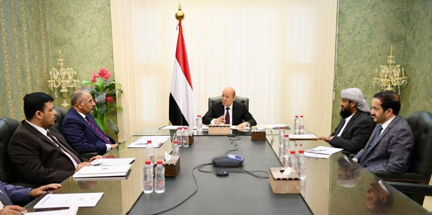 رئيس مجلس القيادة الرئاسي خلال الاجتماع