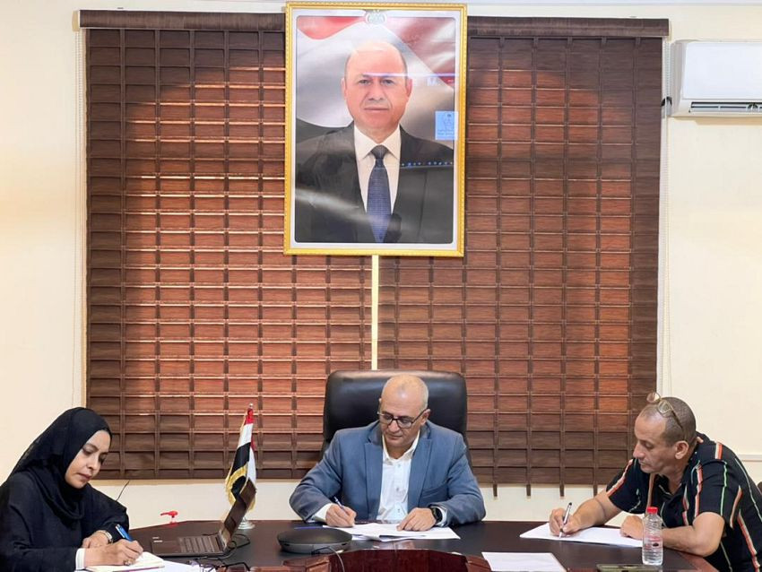 وزير المياه والبيئة خلال اللقاء