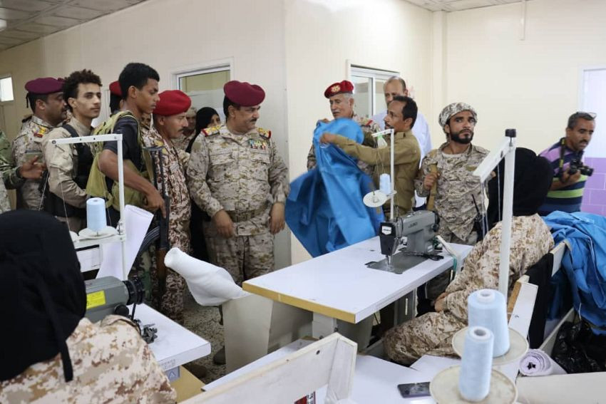 وزير الدفاع خلال الزيارة التفقدية
