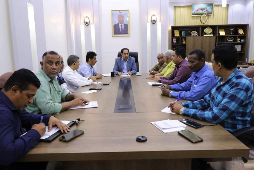 وزير الشباب والرياضة خلال الاجتماع