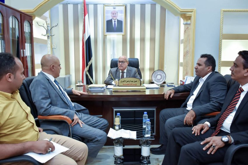 وزير الإدارة المحلية خلال اللقاء