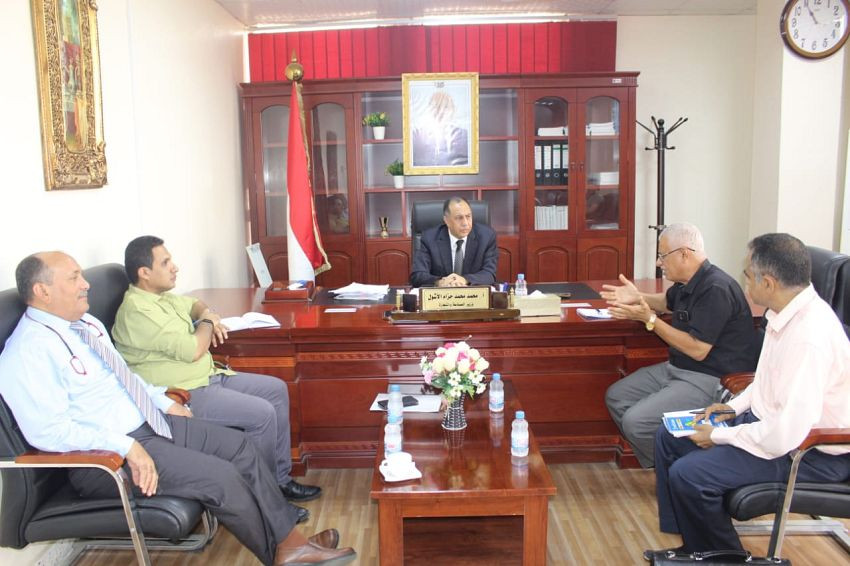 وزير الصناعة والتجارة خلال اللقاء