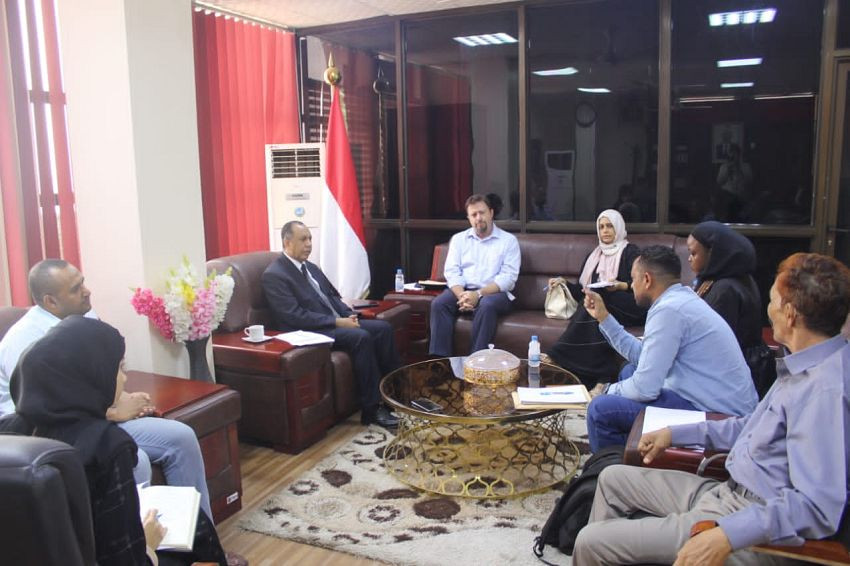 وزير الصناعة والتجارة خلال اللقاء