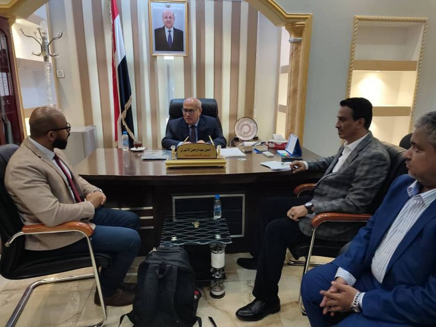 وزير الإدارة المحلية خلال اللقاء