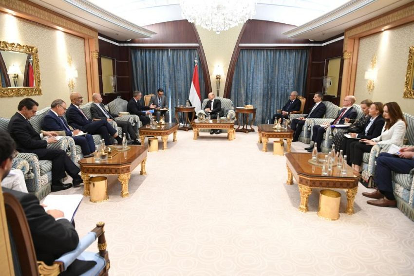 رئيس مجلس القيادة الرئاسي خلال اللقاء