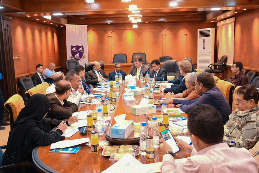 وزير النقل خلال الاجتماع