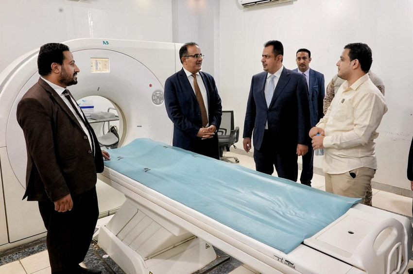 رئيس الوزراء خلال الزيارة التفقدية