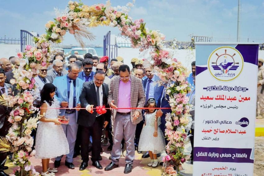 وزير النقل خلال الافتتاح