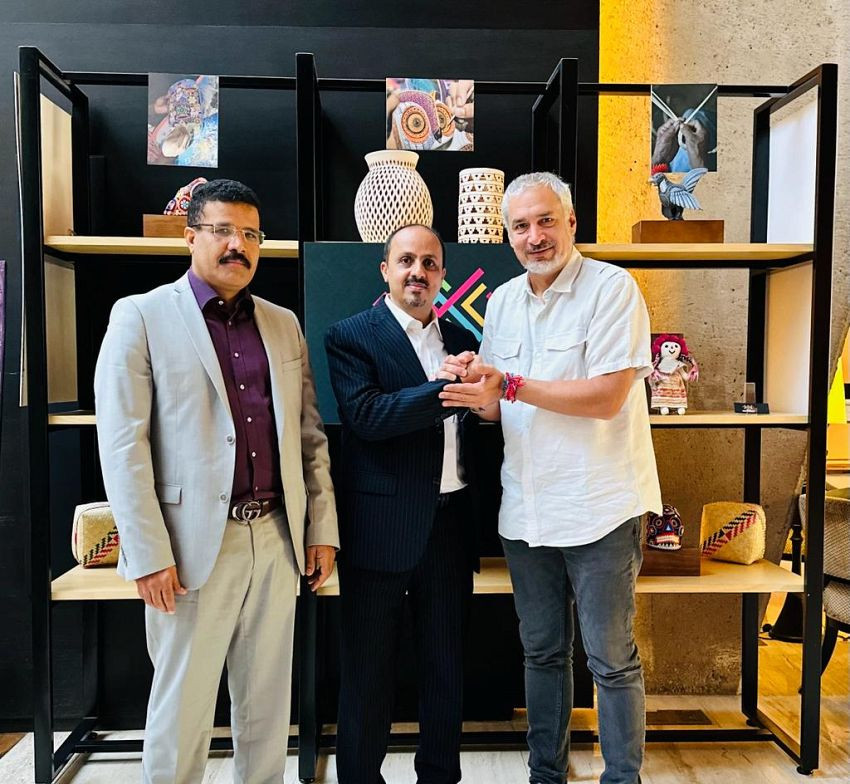 وزير الإعلام خلال اللقاء