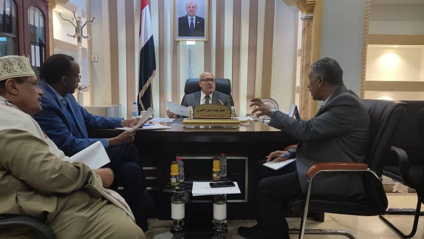 وزير الإدارة المحلية خلال اللقاء