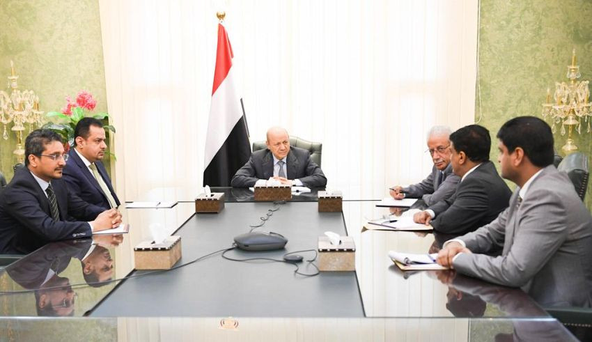 رئيس مجلس القيادة الرئاسي خلال الاجتماع