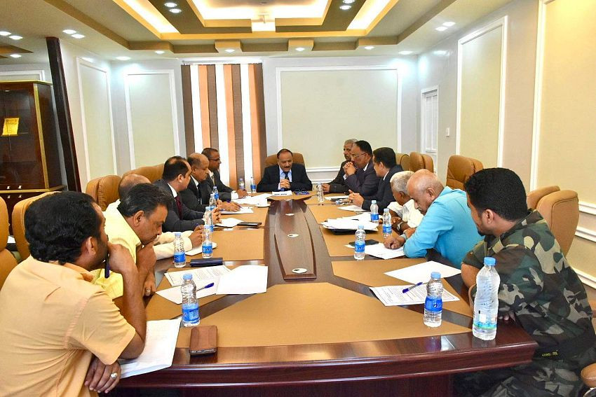 وزير النقل خلال الاجتماع