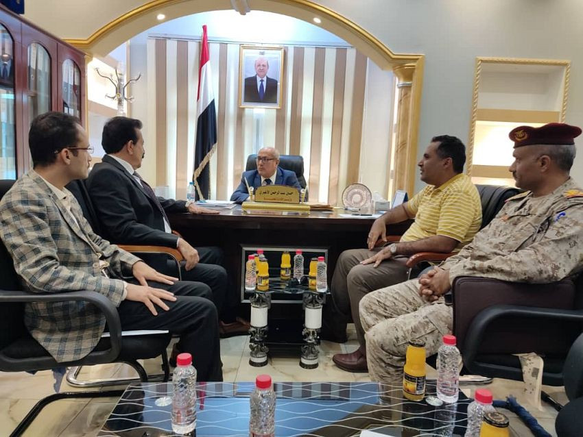 وزير الإدارة المحلية خلال اللقاء