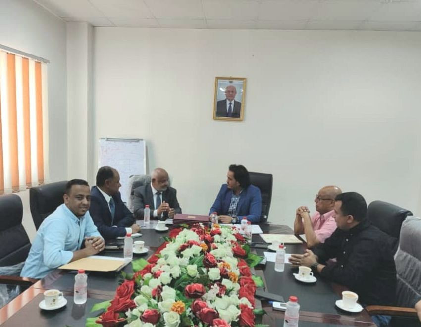 وزير الكهرباء خلال اللقاء