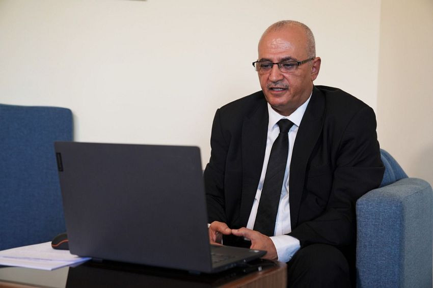 وزير المياه خلال اللقاء