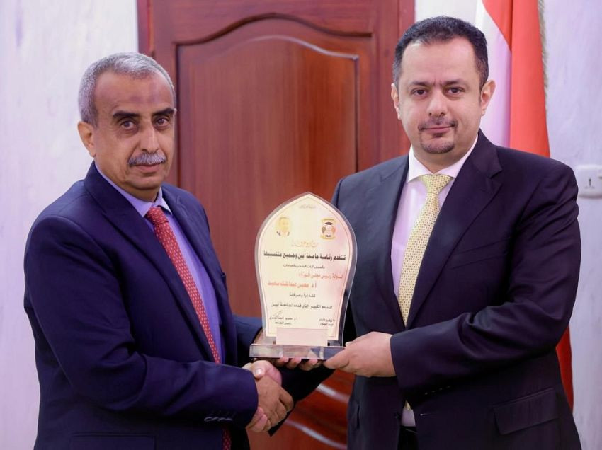 رئيس الوزراء خلال التكريم