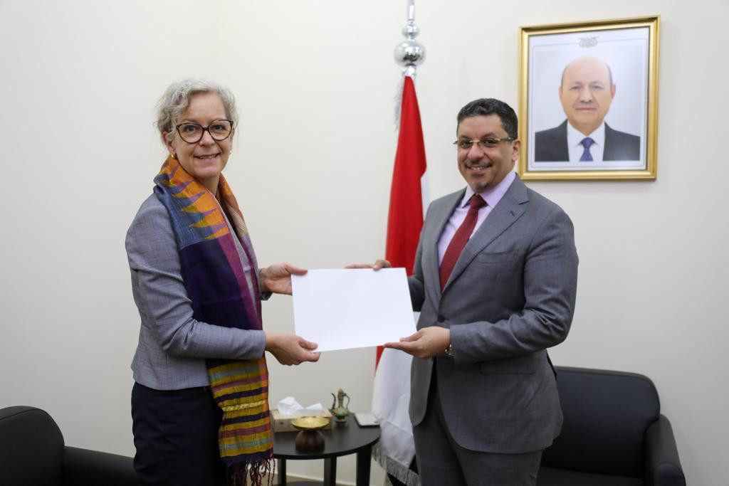 وزير الخارجية يتسلم نسخة من أوراق اعتماد سفيرة السويد