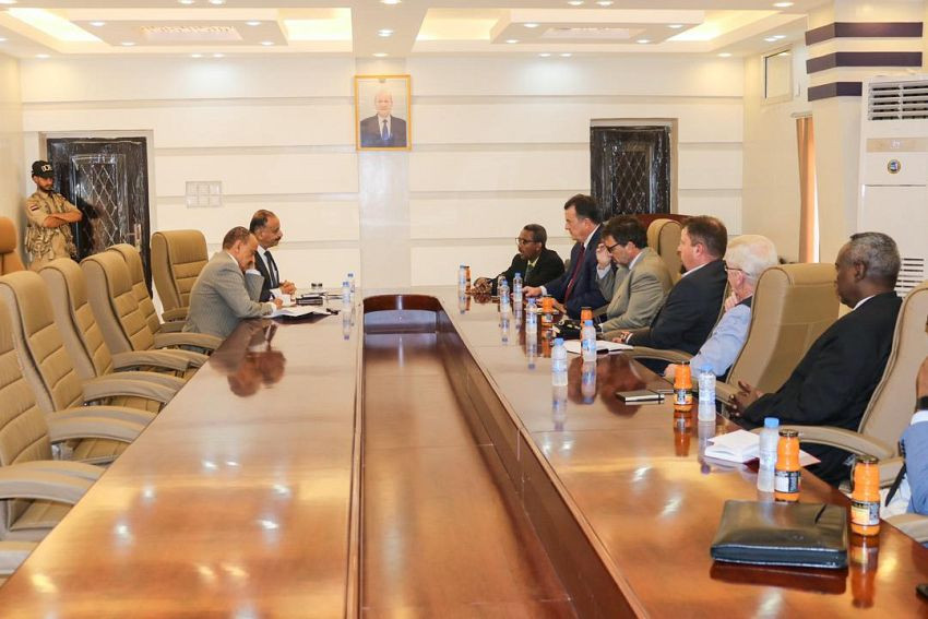 وزير النقل خلال اللقاء