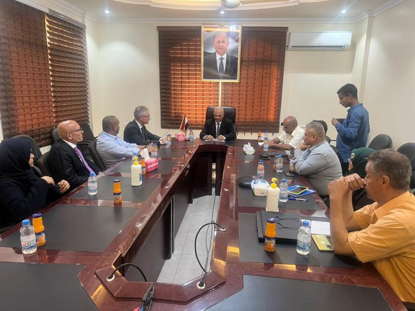 وزير المياه والبيئة خلال اللقاء