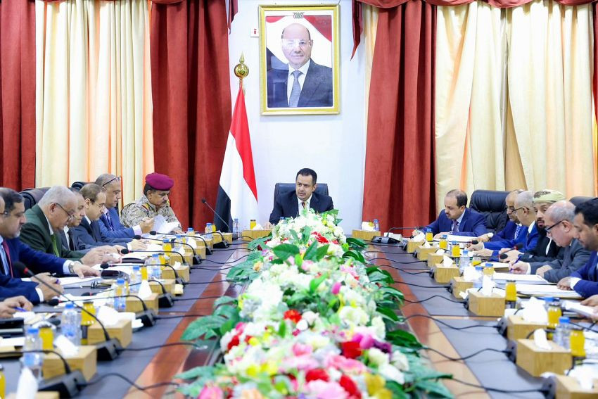رئيس مجلس الوزراء خلال الاجتماع