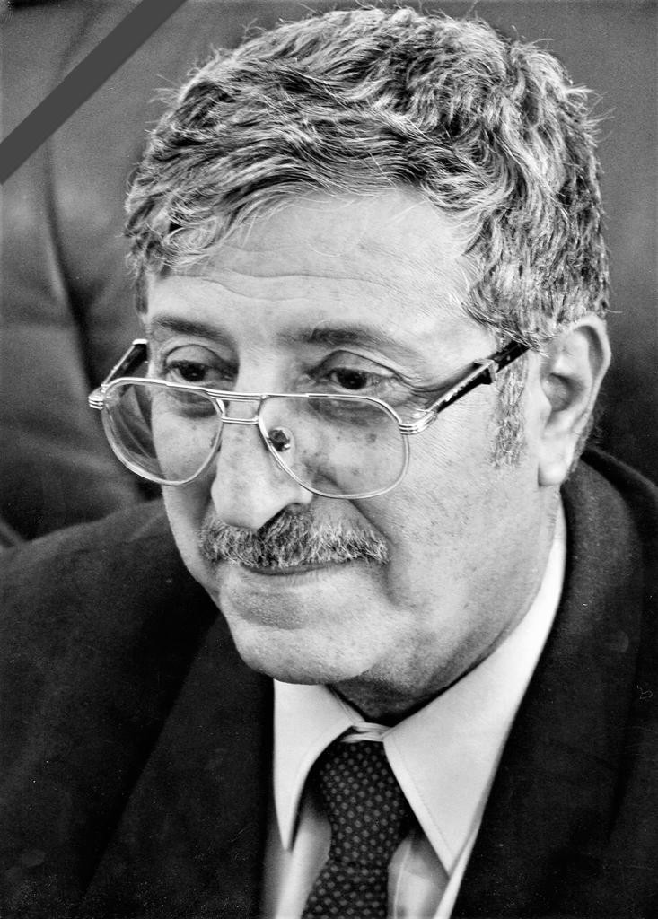 الأديب الدكتور عبدالعزيز المقالح